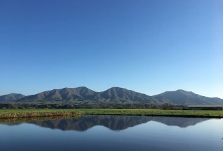 写真：逆さ三座